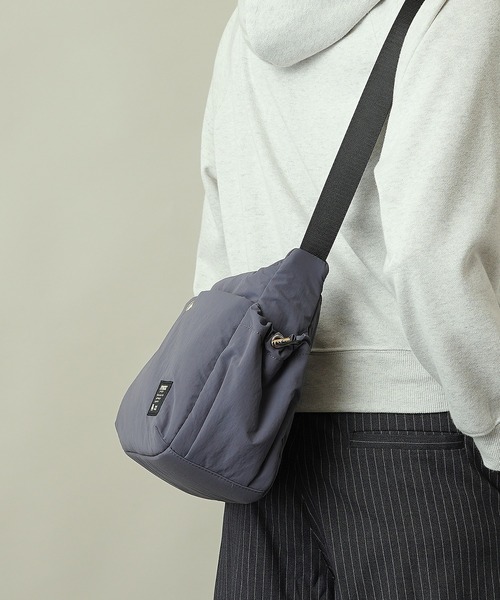 moz(モズ)の「【moz(モズ)】軽量 軽撥水 ボンディング ショルダーバッグ B5サイズ収納可 6.5L ZZQK-03(ショルダーバッグ・レディース・ベージュ/ブラック/オレンジ/ブルーグレー・ONE SIZE)」の19枚目の写真