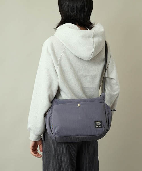 moz(モズ)の「【moz(モズ)】軽量 軽撥水 ボンディング ショルダーバッグ B5サイズ収納可 6.5L ZZQK-03(ショルダーバッグ・レディース・ベージュ/ブラック/オレンジ/ブルーグレー・ONE SIZE)」の20枚目の写真
