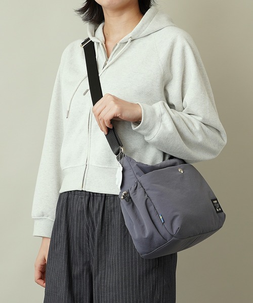 moz(モズ)の「【moz(モズ)】軽量 軽撥水 ボンディング ショルダーバッグ B5サイズ収納可 6.5L ZZQK-03(ショルダーバッグ・レディース・ベージュ/ブラック/オレンジ/ブルーグレー・ONE SIZE)」の21枚目の写真