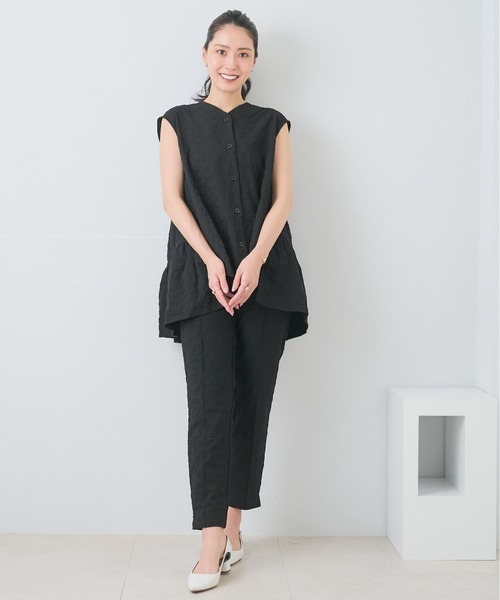 Neige(ネージュ)の「ブルームエンボスコンフォートパンツ(スラックス・レディース・ホワイト/ブラック・MEDIUM/LARGE)」の6枚目の写真