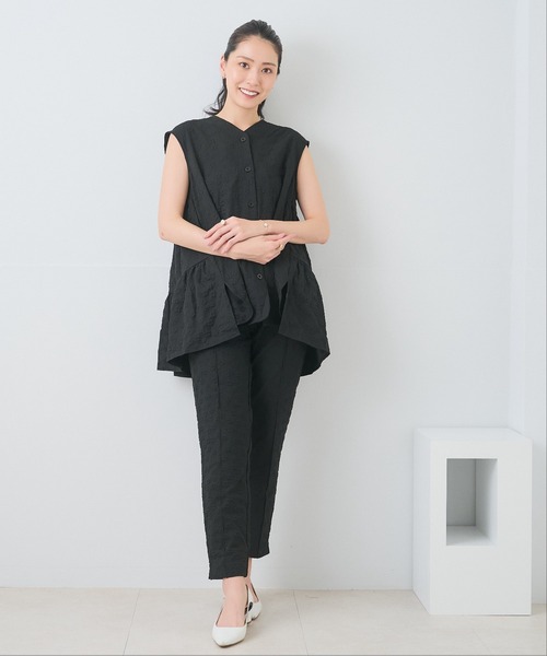 Neige(ネージュ)の「ブルームエンボスコンフォートパンツ(スラックス・レディース・ホワイト/ブラック・MEDIUM/LARGE)」の7枚目の写真