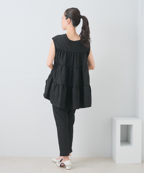 Neige(ネージュ)の「ブルームエンボスコンフォートパンツ(スラックス・レディース・ホワイト/ブラック・MEDIUM/LARGE)」の9枚目の写真
