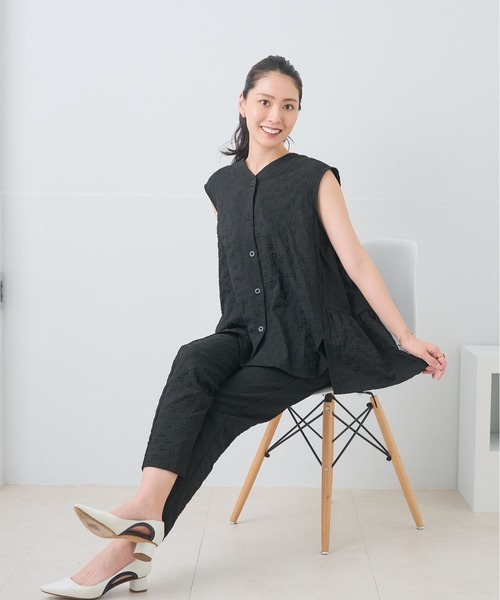 Neige(ネージュ)の「ブルームエンボスコンフォートパンツ(スラックス・レディース・ホワイト/ブラック・MEDIUM/LARGE)」の11枚目の写真
