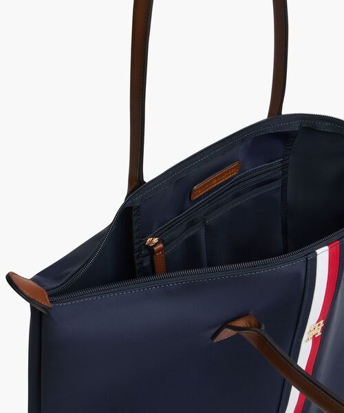 TOMMY HILFIGER(トミーヒルフィガー)の「ポペット グローバルストライプ トートバッグ(トートバッグ・レディース・ネイビー・FREE)」の5枚目の写真
