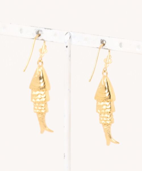 A.en（エイエン ）の「【CHAN LUU】KOI EARRINGS（ピアス（両耳用）・レディース・ゴールド・ONE SIZE）」の2枚目の写真