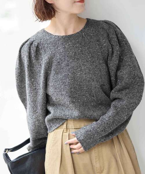 Spick & Span(スピックアンドスパン)の「ショルダーパフクルーネックプルオーバー(ニット/セーター・レディース・チャコールグレー/ネイビー・FREE)」の1枚目の写真