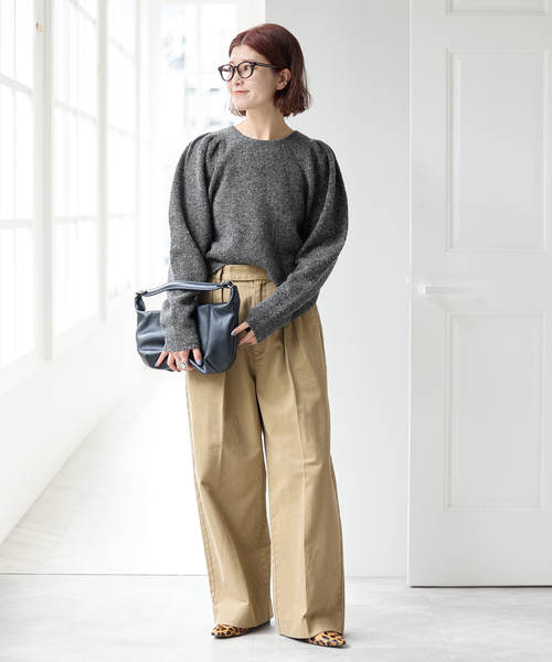 Spick & Span(スピックアンドスパン)の「ショルダーパフクルーネックプルオーバー(ニット/セーター・レディース・チャコールグレー/ネイビー・FREE)」の3枚目の写真