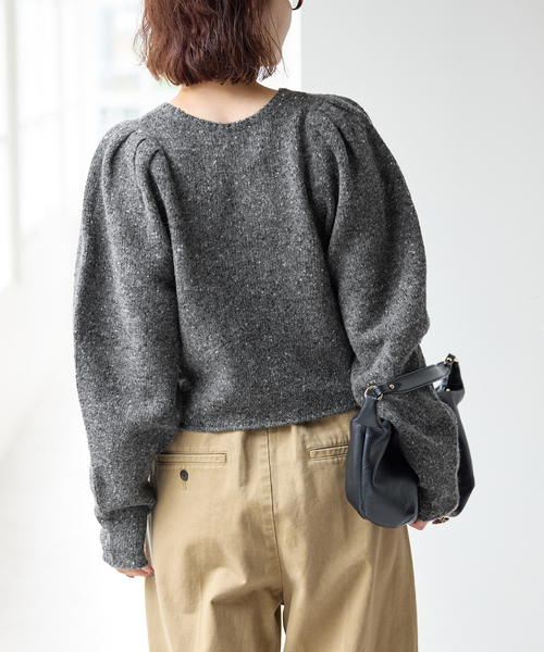 Spick & Span(スピックアンドスパン)の「ショルダーパフクルーネックプルオーバー(ニット/セーター・レディース・チャコールグレー/ネイビー・FREE)」の9枚目の写真