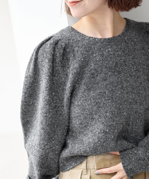 Spick & Span(スピックアンドスパン)の「ショルダーパフクルーネックプルオーバー(ニット/セーター・レディース・チャコールグレー/ネイビー・FREE)」の10枚目の写真