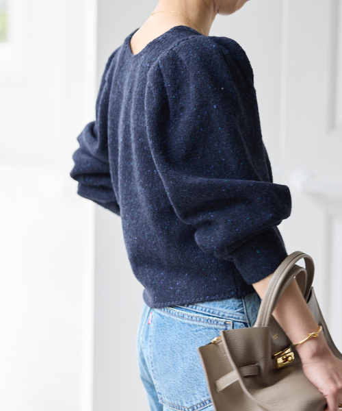 Spick & Span(スピックアンドスパン)の「ショルダーパフクルーネックプルオーバー(ニット/セーター・レディース・チャコールグレー/ネイビー・FREE)」の17枚目の写真