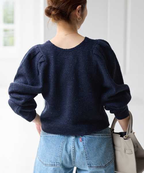 Spick & Span(スピックアンドスパン)の「ショルダーパフクルーネックプルオーバー(ニット/セーター・レディース・チャコールグレー/ネイビー・FREE)」の18枚目の写真
