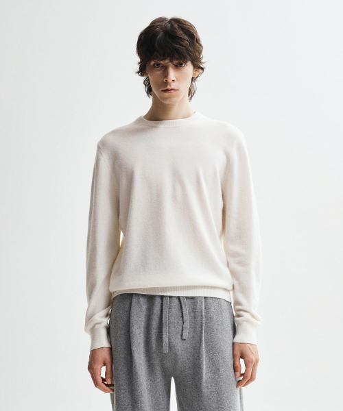 J'RIUM(ジェイリウム)の「カシミヤブレンド ESSENTIALS ラウンドネックニット アイボリー(ニット/セーター・メンズ・その他・SMALL/M/L/X-LARGE)」の1枚目の写真