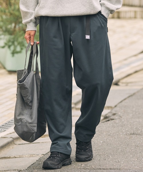 THE CRAFT CREW PRODUCTS(ザクラフトクループロダクツ)の「【EPIX MOTIONシリーズ】<セットアップ対応>マルチファンクショナル ウェビングベルト タック テーパード イージーパンツ / 吸水速乾・アンチピリング・UVカット・イージーケア【THE CRAFT CREW PRODUCTS】(その他パンツ・メンズ・オリーブ/モカ/チャコール/ブラック/ダークネイビー・S/L/M)」の14枚目の写真
