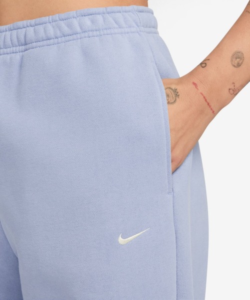 NIKE(ナイキ)の「《セットアップ対応商品》ナイキ スタジオ フリース ミディアムウェイト ウィメンズ ハイライズ オーバーサイズド カフ パンツ / Nike Studio Fleece Medium Weight Women's High-Rise Oversized Cuffed Pants IM8075-568 Palest Purple(スウェットパンツ・レディース・パープル系その他・S/M/XS/XL/L)」の3枚目の写真