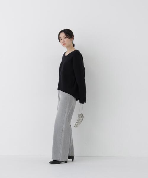 NATURAL BEAUTY BASIC(ナチュラルビューティーベーシック)の「ダブルジャガードVネックニット(ニット/セーター・レディース・ブルー/ブラック/オフホワイト/ブラウン・FREE)」の17枚目の写真