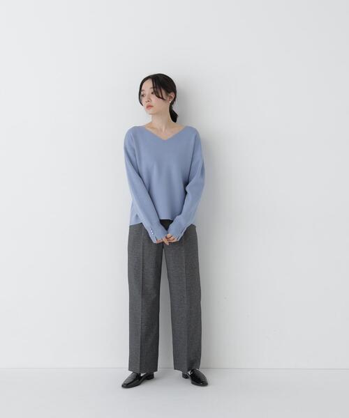 NATURAL BEAUTY BASIC(ナチュラルビューティーベーシック)の「ダブルジャガードVネックニット(ニット/セーター・レディース・ブルー/ブラック/オフホワイト/ブラウン・FREE)」の11枚目の写真
