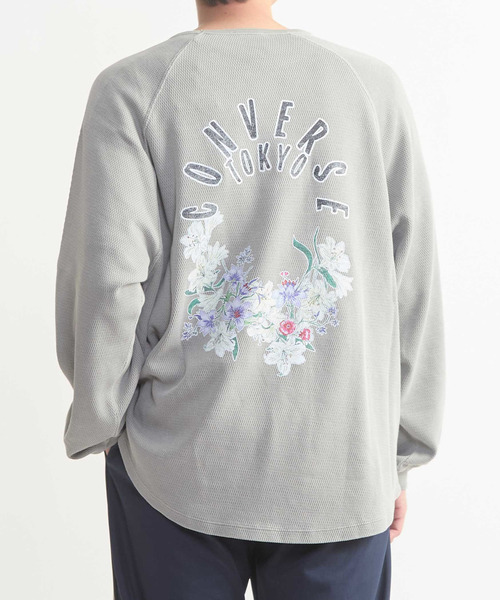 CONVERSE TOKYO(コンバーストウキョウ)の「FLOWER LOGO WAFFLE LONG TEE(Tシャツ/カットソー・メンズ・ホワイト/ブラック/グレー・MEDIUM/SMALL)」の3枚目の写真