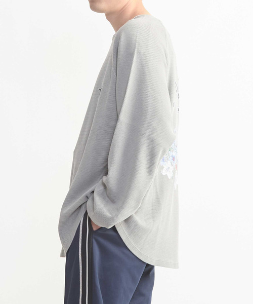 CONVERSE TOKYO(コンバーストウキョウ)の「FLOWER LOGO WAFFLE LONG TEE(Tシャツ/カットソー・メンズ・ホワイト/ブラック/グレー・MEDIUM/SMALL)」の14枚目の写真