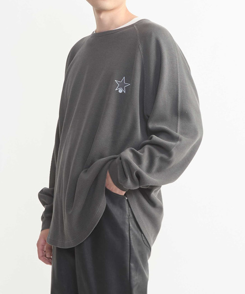 CONVERSE TOKYO(コンバーストウキョウ)の「FLOWER LOGO WAFFLE LONG TEE(Tシャツ/カットソー・メンズ・ホワイト/ブラック/グレー・MEDIUM/SMALL)」の16枚目の写真