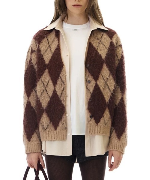 GRVRGROVE(グローブ)の「ARIA BRUSHED ARGYLE CARDIGAN(カーディガン/ボレロ・レディース・ワイン/ベージュ/ネイビー・フリー)」の1枚目の写真