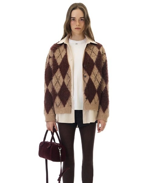 GRVRGROVE(グローブ)の「ARIA BRUSHED ARGYLE CARDIGAN(カーディガン/ボレロ・レディース・ワイン/ベージュ/ネイビー・フリー)」の5枚目の写真