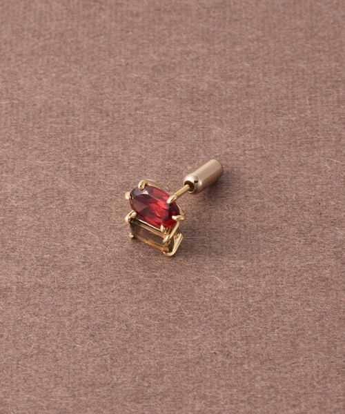 ete bijoux（エテビジュー）の「[ピース] K10YG ガーネット/スモーキークォーツ ピアス（ピアス（片耳用）・レディース・イエローゴールド・FREE）」の2枚目の写真