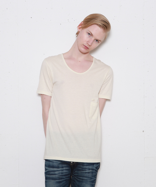 FACTOTUM（ファクトタム）の「【VALLIS】バイオシルキーシリーズ Uネック半袖カットソー（Tシャツ/カットソー・メンズ・レッド/ブラック/クリーム/ブルー/パープル/イエロー/ピンク/ベージュ/オレンジ・46/44/48）」の4枚目の写真