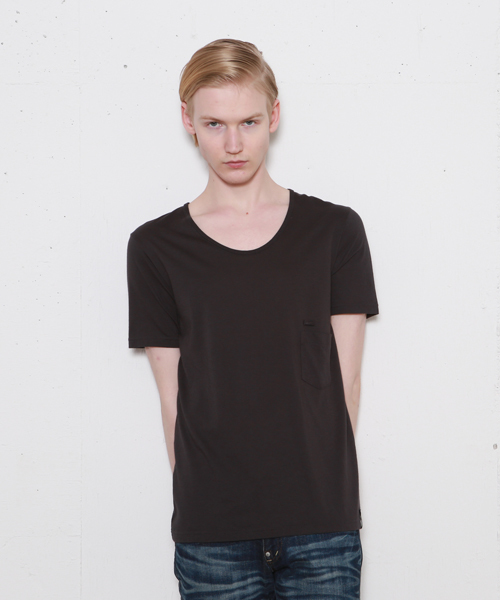 FACTOTUM（ファクトタム）の「【VALLIS】バイオシルキーシリーズ Uネック半袖カットソー（Tシャツ/カットソー・メンズ・レッド/ブラック/クリーム/ブルー/パープル/イエロー/ピンク/ベージュ/オレンジ・46/44/48）」の2枚目の写真