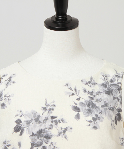 MISCH MASCH（ミッシュマッシュ）の「サック花柄ワンピース（ワンピース・レディース・ライトブルー/イエロー/ホワイト・MEDIUM）」の8枚目の写真