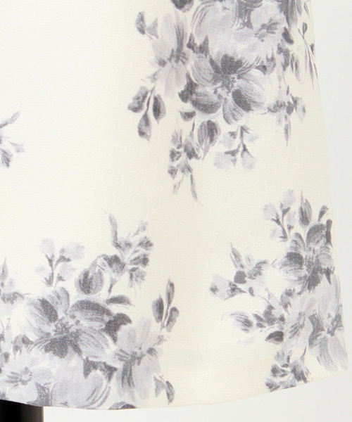 MISCH MASCH（ミッシュマッシュ）の「サック花柄ワンピース（ワンピース・レディース・ライトブルー/イエロー/ホワイト・MEDIUM）」の4枚目の写真