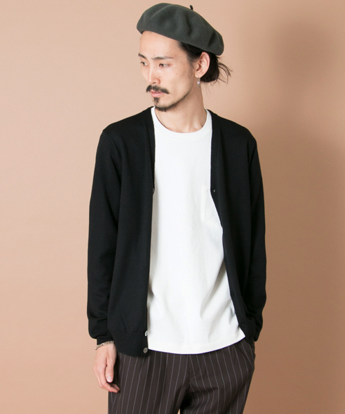 URBAN RESEARCH(アーバンリサーチ)の「UR イタリアンウール Vカーディガン(カーディガン/ボレロ・メンズ・ブラック/グレー/ネイビー・MEDIUM/LARGE)」の2枚目の写真