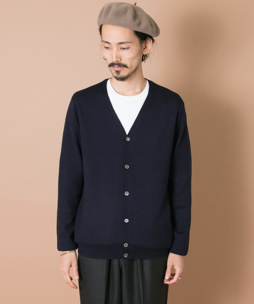 URBAN RESEARCH(アーバンリサーチ)の「UR イタリアンウール Vカーディガン(カーディガン/ボレロ・メンズ・ブラック/グレー/ネイビー・MEDIUM/LARGE)」の14枚目の写真