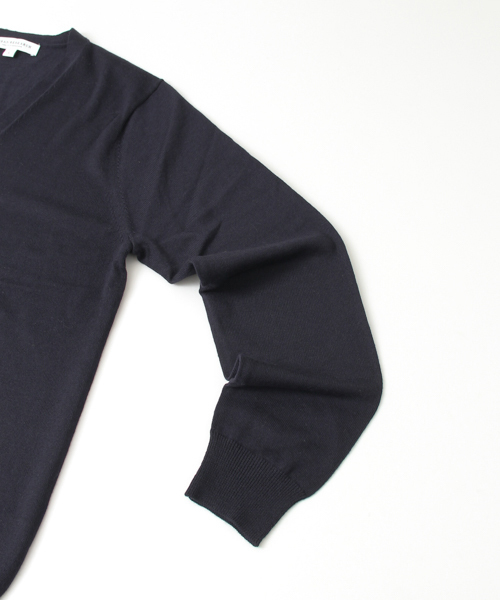 URBAN RESEARCH(アーバンリサーチ)の「UR イタリアンウール Vカーディガン(カーディガン/ボレロ・メンズ・ブラック/グレー/ネイビー・MEDIUM/LARGE)」の12枚目の写真