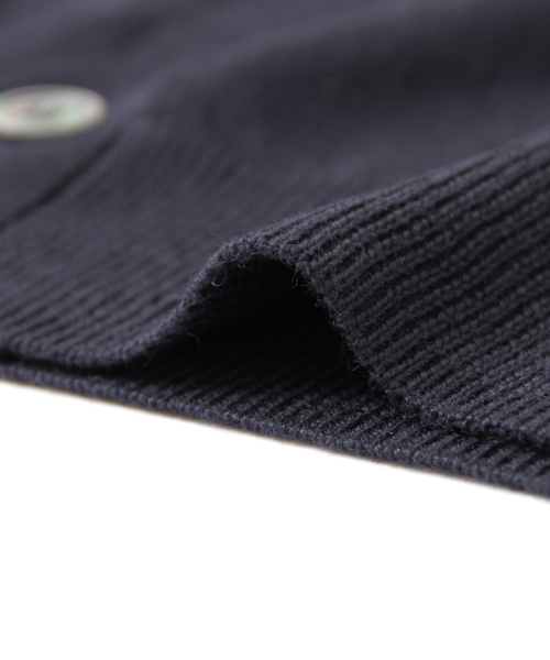 URBAN RESEARCH(アーバンリサーチ)の「UR イタリアンウール Vカーディガン(カーディガン/ボレロ・メンズ・ブラック/グレー/ネイビー・MEDIUM/LARGE)」の5枚目の写真