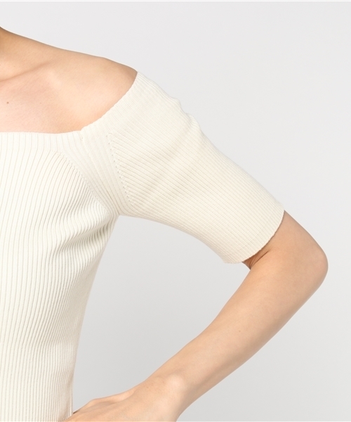 MOUSSY（マウジー）の「OFF SHOLDER KNIT TOP（ニット/セーター・レディース・ブルー/オフホワイト/ライトブラウン/ブラック/イエロー/レッド・FREE）」の11枚目の写真