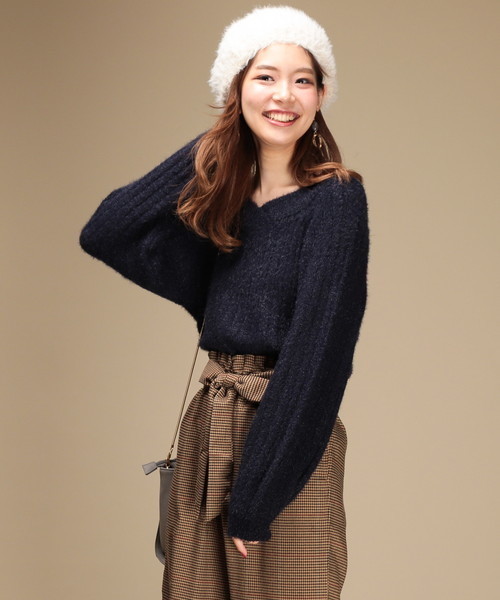 natural couture（ナチュラルクチュール）の「フェザーヤーンオフショルＶネック（ニット/セーター・レディース・ネイビー/サックスブルー/ピンク/アイボリー・FREE）」の3枚目の写真