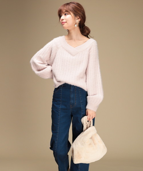 natural couture（ナチュラルクチュール）の「フェザーヤーンオフショルＶネック（ニット/セーター・レディース・ネイビー/サックスブルー/ピンク/アイボリー・FREE）」の4枚目の写真