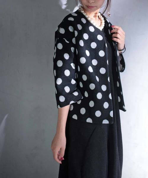 antiqua（アンティカ）の「ドット起毛ジャケット（ノーカラージャケット・レディース・ブラック・FREE）」の2枚目の写真