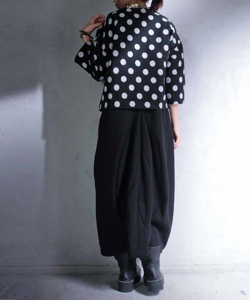 antiqua（アンティカ）の「ドット起毛ジャケット（ノーカラージャケット・レディース・ブラック・FREE）」の4枚目の写真