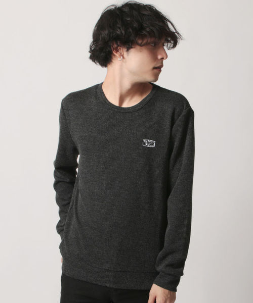 NEV(ネブ)の「ニットテレコ ワッペンロゴ クルーネック 長袖カットソー(Tシャツ/カットソー・メンズ・ブラック/ネイビー/グレー・M/L)」の2枚目の写真