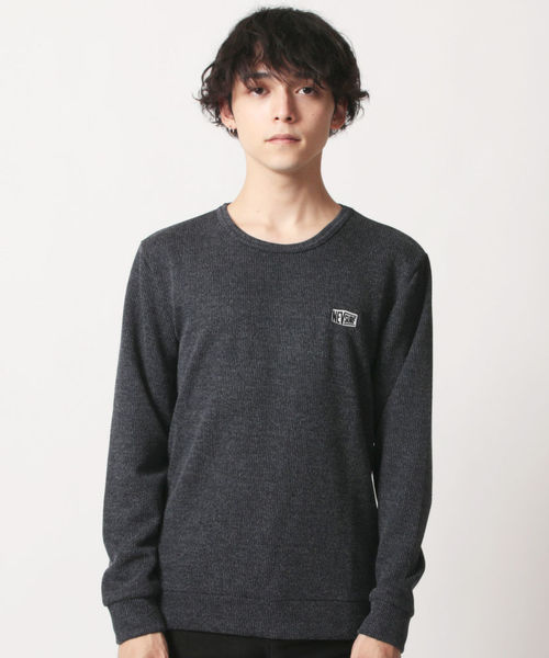 NEV(ネブ)の「ニットテレコ ワッペンロゴ クルーネック 長袖カットソー(Tシャツ/カットソー・メンズ・ブラック/ネイビー/グレー・M/L)」の4枚目の写真