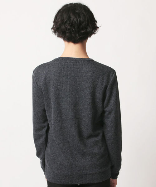NEV(ネブ)の「ニットテレコ ワッペンロゴ クルーネック 長袖カットソー(Tシャツ/カットソー・メンズ・ブラック/ネイビー/グレー・M/L)」の8枚目の写真