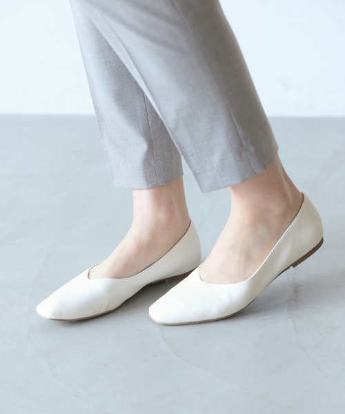 GLOBAL WORK(グローバルワーク)の「【抗菌防臭】らくっションパンプス/819365(パンプス・レディース・ホワイト/ブラック/イエロー/ライトグレー・MEDIUM/LARGE/SMALL)」の2枚目の写真