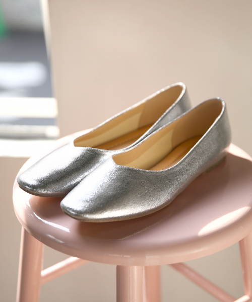 GLOBAL WORK(グローバルワーク)の「【抗菌防臭】らくっションパンプス/819365(パンプス・レディース・ホワイト/ブラック/イエロー/ライトグレー・MEDIUM/LARGE/SMALL)」の4枚目の写真