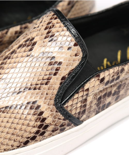 Ray BEAMS（レイビームス）の「Ctrl freak / スネーク柄 スリッポン（スニーカー・レディース・ブラック/ベージュ・23/23.5/24/24.5）」の7枚目の写真