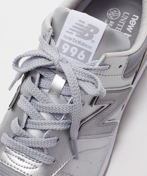 BEAUTY&YOUTH UNITED ARROWS（ビューティーアンドユースユナイテッドアローズ）の「【MENS】∴UA/BY New Balance別注 996/スニーカー§（スニーカー・メンズ・シルバー・8/11/10/9h/7h/9/7/8h）」の2枚目の写真