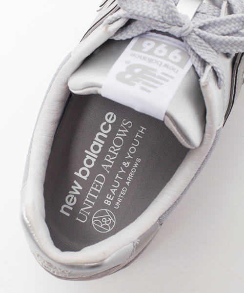 BEAUTY&YOUTH UNITED ARROWS（ビューティーアンドユースユナイテッドアローズ）の「【MENS】∴UA/BY New Balance別注 996/スニーカー§（スニーカー・メンズ・シルバー・8/11/10/9h/7h/9/7/8h）」の3枚目の写真