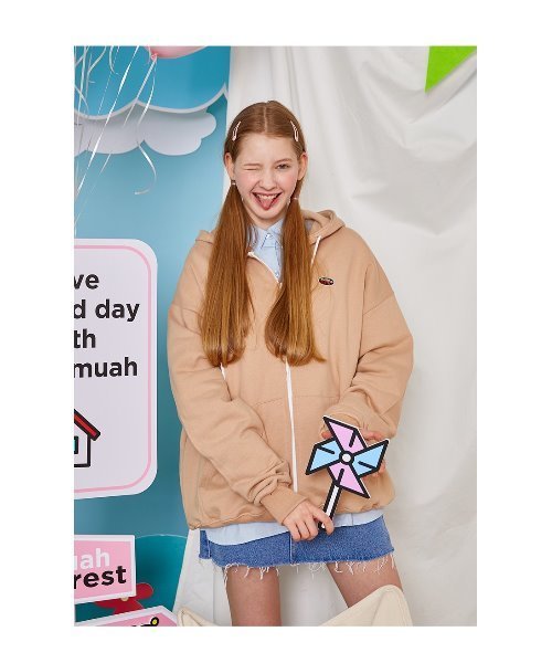 muahmuah(ムーアムーア)の「ワッペンロゴラインジップアップパーカー/ZIP UPフーディー(パーカー・レディース・ライトブルー/ブラック/ベージュ/グレー/ピンク/ブルー・FREE)」の4枚目の写真