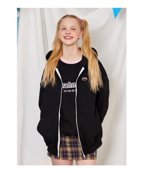 muahmuah(ムーアムーア)の「ワッペンロゴラインジップアップパーカー/ZIP UPフーディー(パーカー・レディース・ライトブルー/ブラック/ベージュ/グレー/ピンク/ブルー・FREE)」の2枚目の写真