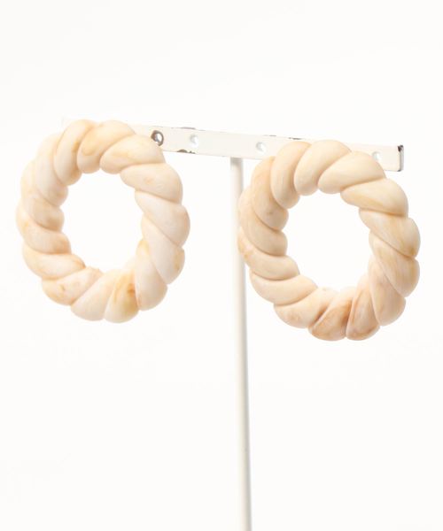 DONOBAN（ドノバン）の「ツイストサークルピアス [E]（ピアス（両耳用）・レディース・ベージュ/ブラウン・ONESIZE）」の5枚目の写真